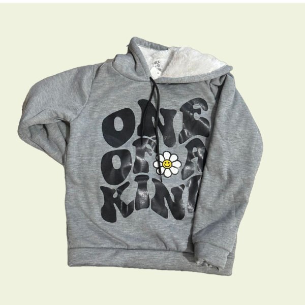 Buzo con corderito “One of a Kind” – Súper abrigado y único