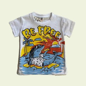 Remera de bebé con tiburón en la playa – diseño divertido y veraniego