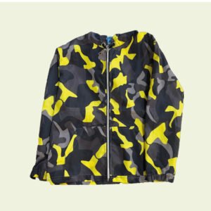 Campera camuflada para nene – Estilo urbano con diseño camo en tonos vibrantes