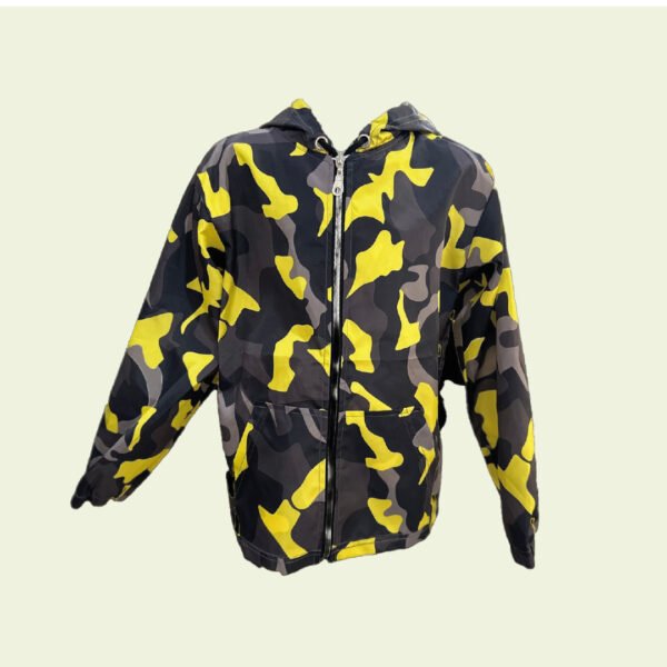 Campera camuflada para nene – Estilo urbano con diseño camo en tonos vibrantes - Image 2